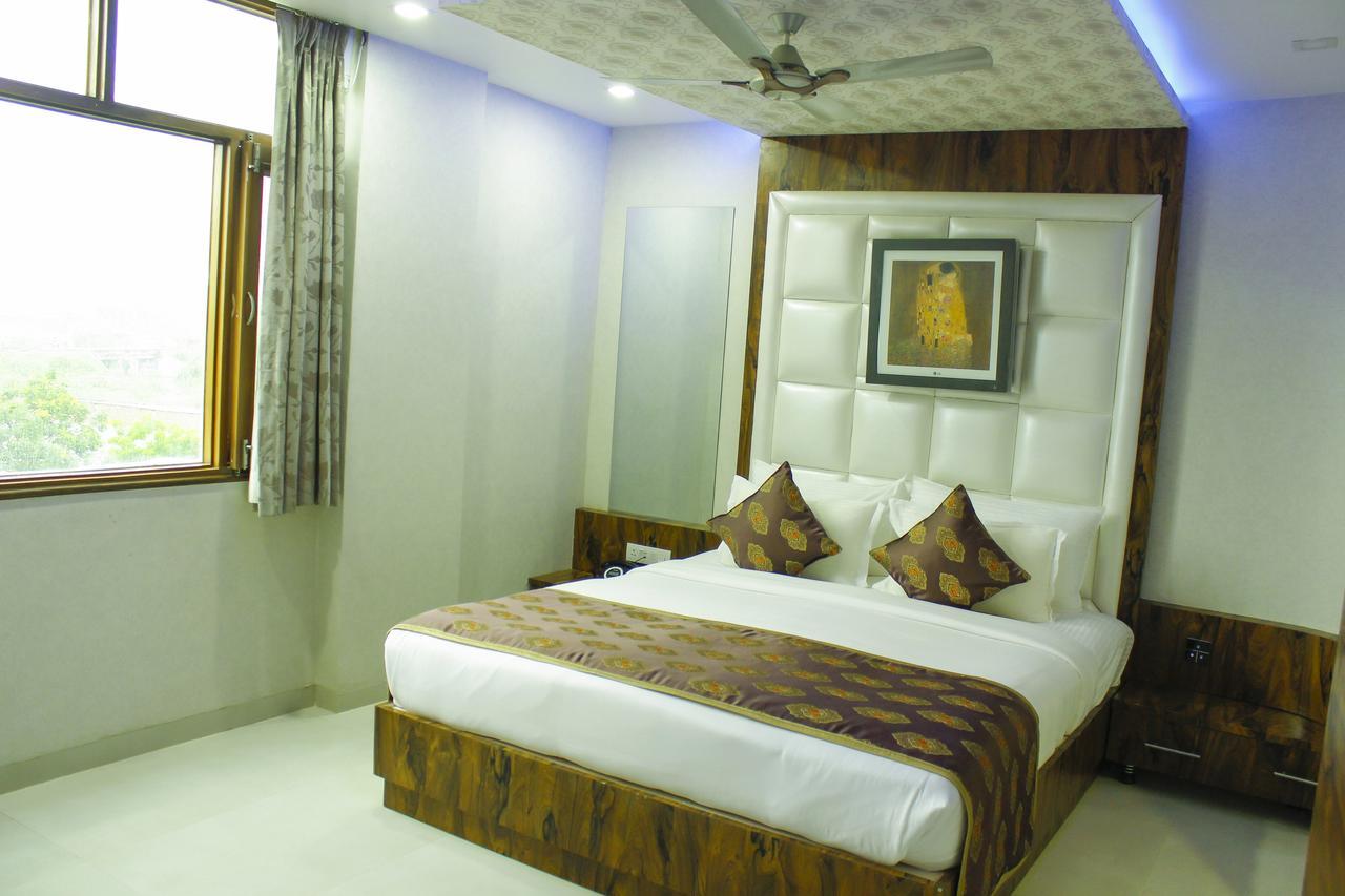 Tulip Continental Hotel Hamirgarh Exterior photo